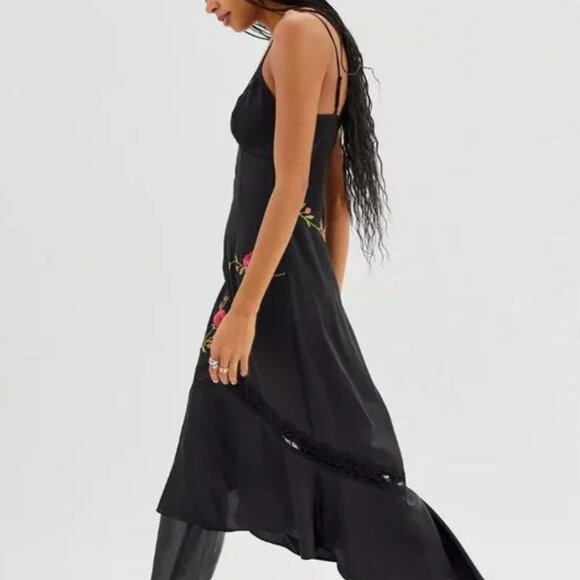 UO Avery Satin Floral Midi Dress - Picture 5 of 5